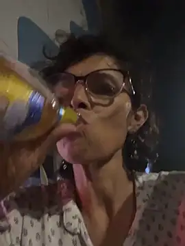 MireyaTorresGu online show from 12.17.25