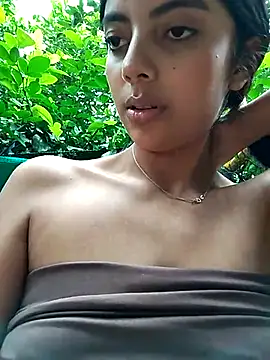 Snapshot of Baby_Niels chatting on 02.11.25 Baby Niels online show from 02.11.25