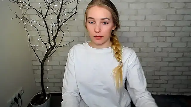 Snapshot of Queen_ofLove chatting on 03.19.25 Queen ofLove online show from 03.19.25