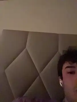 Snapshot of WillfulSurfer chatting on 04.15.26 WillfulSurfer online show from 04.15.26