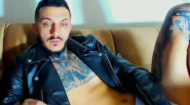 Snapshot of MentoXXL chatting on 01.03.25 MentoXXL online show from 01.03.25