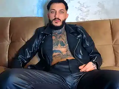 Snapshot of MentoXXL chatting on 10.11.25 MentoXXL online show from 10.11.25