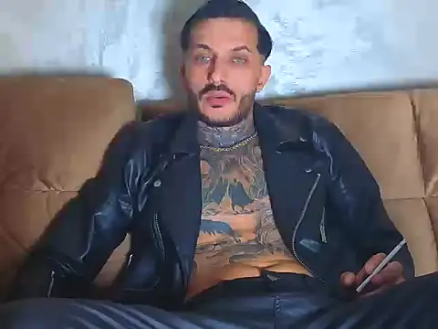 Snapshot of MentoXXL chatting on 11.01.25 MentoXXL online show from 11.01.25