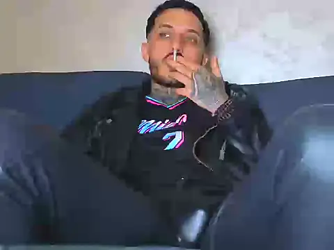 Snapshot of MentoXXL chatting on 11.09.25 MentoXXL online show from 11.09.25