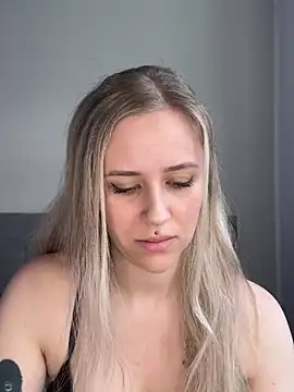 lunawolf21 online show from 02.28.25