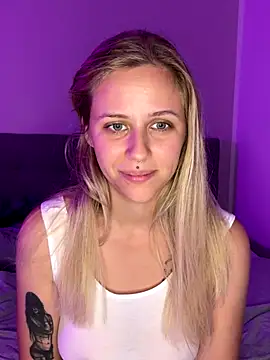 lunawolf21 online show from 10.12.25