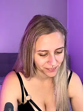 lunawolf21 online show from 11.05.25