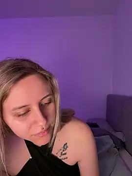 Snapshot of lunawolf21 chatting on 03.02.26 lunawolf21 online show from 03.02.26