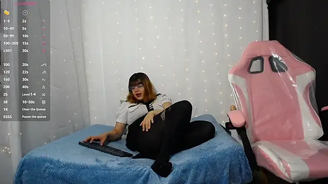 Niuk mei online show from 11.14.25