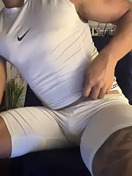 Snapshot of mikemacluffy chatting on 03.22.25 mikemacluffy online show from 03.22.25