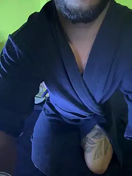 Snapshot of mikemacluffy chatting on 03.01.26 mikemacluffy online show from 03.01.26