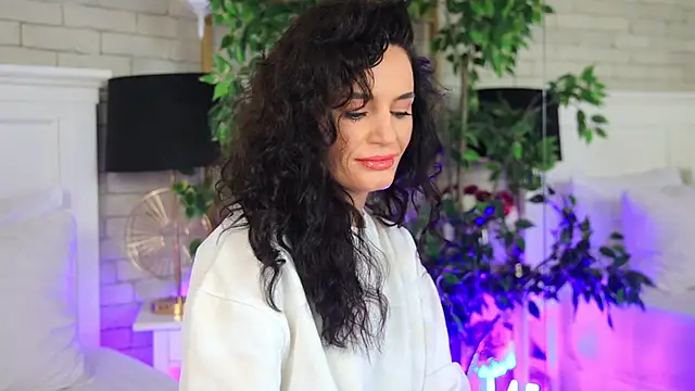 Snapshot of CarlaWhite chatting on 11.28.25 CarlaWhite online show from 11.28.25