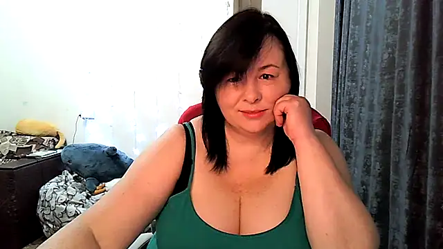 EmiliaLooo online show from 01.12.26