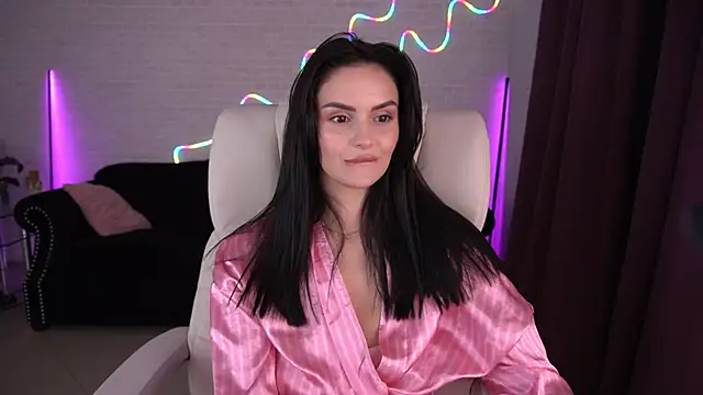 Snapshot of MilashaLovely chatting on 11.14.25 MilashaLovely online show from 11.14.25