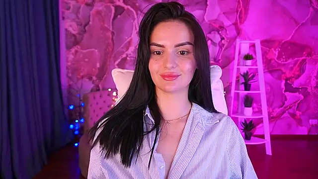 Snapshot of MilashaLovely chatting on 11.18.25 MilashaLovely online show from 11.18.25