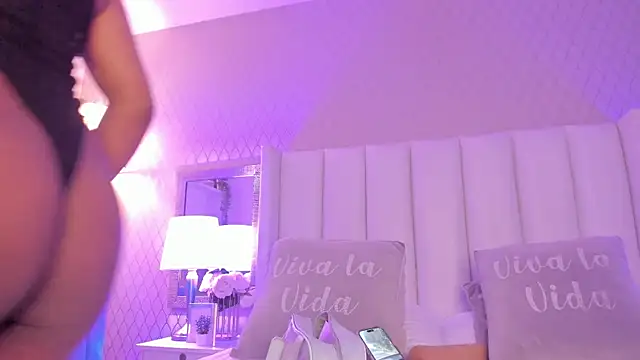 SophiaSmiiths  online show from 12.17.25