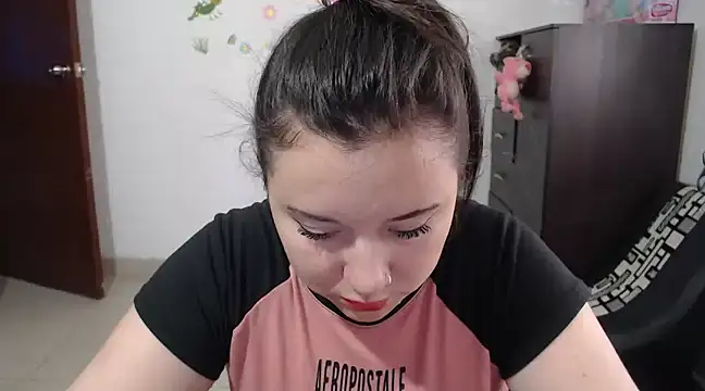 Snapshot of allison_11p chatting on 12.18.24 allison 11p online show from 12.18.24