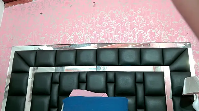 Snapshot of Sofia_martiin chatting on 10.18.25 Sofia martiin online show from 10.18.25