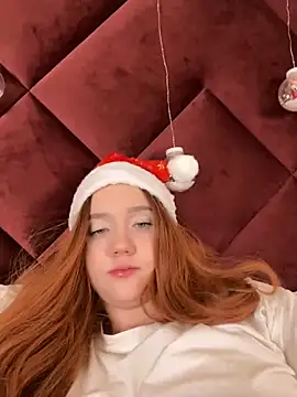 Snapshot of BritneyBurns chatting on 12.08.24 BritneyBurns online show from 12.08.24