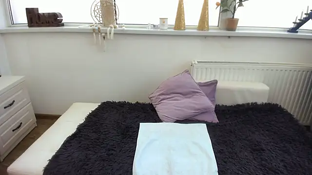 Arya Shinex online show from 02.21.25