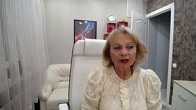 Milla Cutie18 online show from 10.15.25