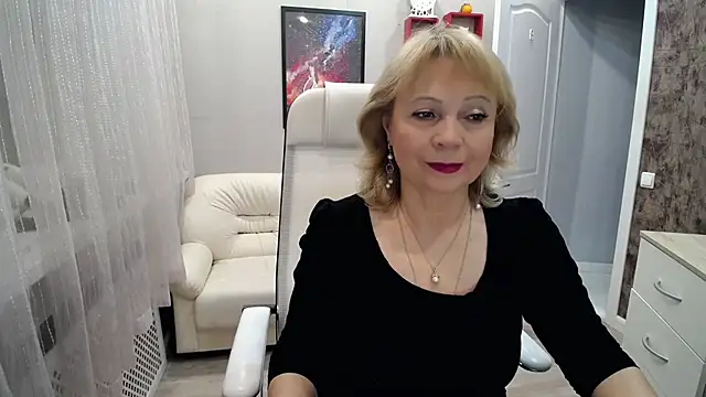 Milla Cutie18 online show from 11.24.25