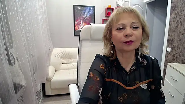 Milla Cutie18 online show from 12.22.25