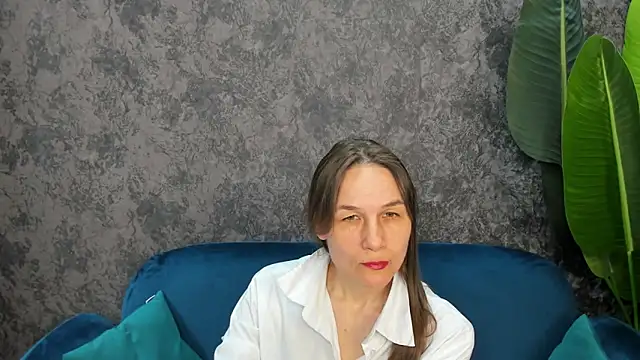 Snapshot of Lillian_White chatting on 03.21.25 Lillian White online show from 03.21.25