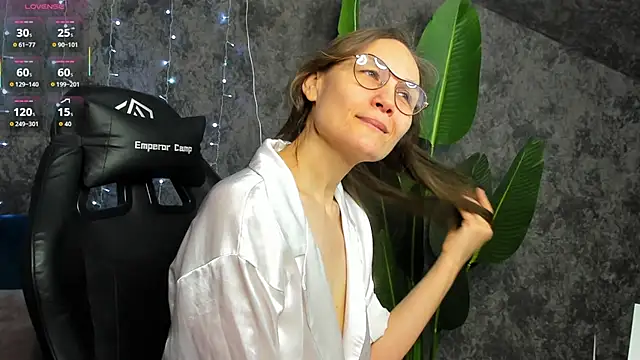 Lillian White online show from 01.06.26