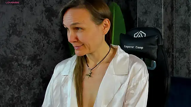 Lillian White online show from 05.17.26