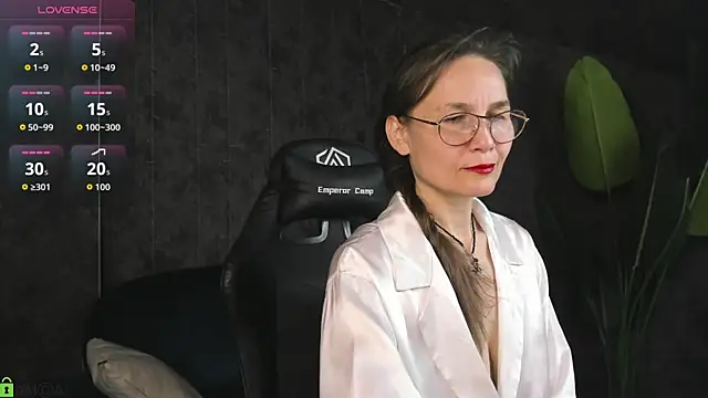 Lillian White online show from 06.03.26