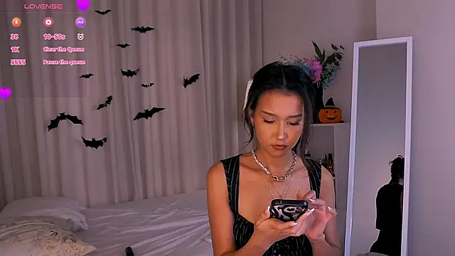 Melissa Mone online show from 10.28.25