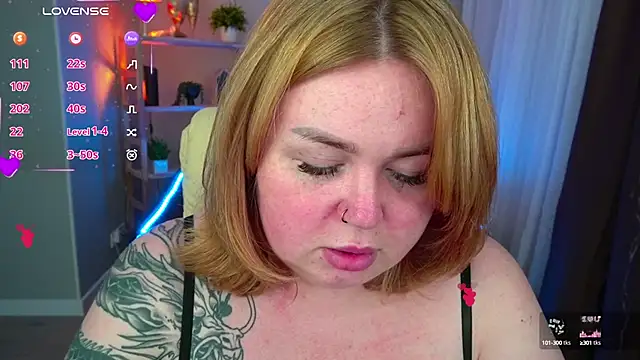 Snapshot of ZaraReignn chatting on 02.08.25 ZaraReignn online show from 02.08.25