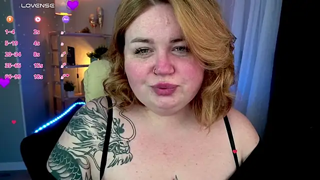 Snapshot of ZaraReignn chatting on 02.10.25 ZaraReignn online show from 02.10.25