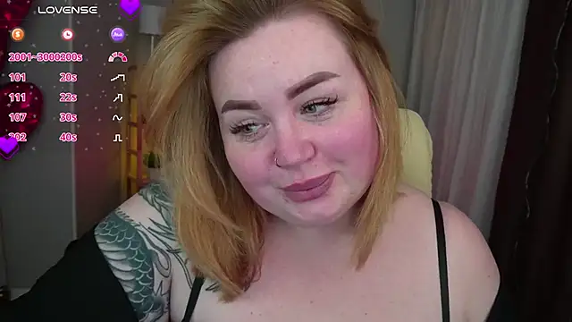 Snapshot of ZaraReignn chatting on 02.26.25 ZaraReignn online show from 02.26.25