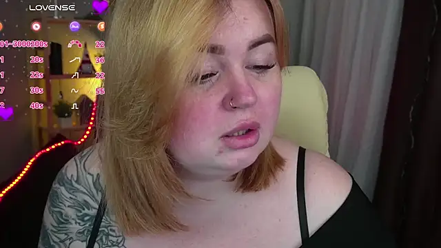 Snapshot of ZaraReignn chatting on 02.27.25 ZaraReignn online show from 02.27.25