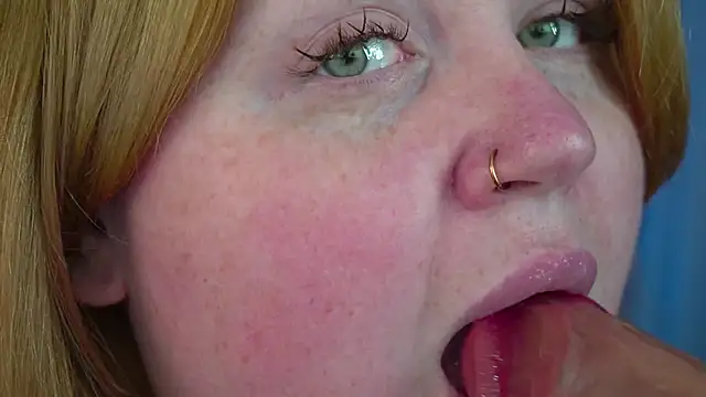 Snapshot of ZaraReignn chatting on 03.19.25 ZaraReignn online show from 03.19.25