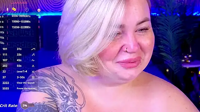 Snapshot of ZaraReignn chatting on 09.16.25 ZaraReignn online show from 09.16.25