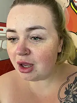 Snapshot of ZaraReignn chatting on 10.18.25 ZaraReignn online show from 10.18.25