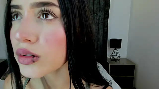 Snapshot of NataGarcia chatting on 12.12.24 NataGarcia online show from 12.12.24