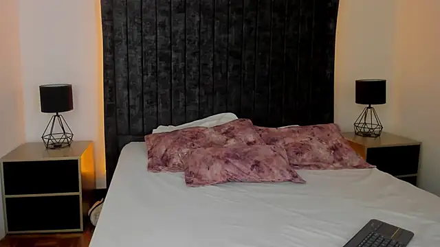 Snapshot of NataGarcia chatting on 09.19.25 NataGarcia online show from 09.19.25