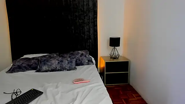 Snapshot of NataGarcia chatting on 10.14.25 NataGarcia online show from 10.14.25