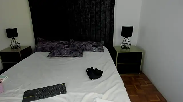 Snapshot of NataGarcia chatting on 04.28.26 NataGarcia online show from 04.28.26