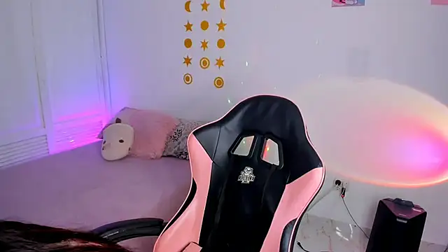 Kaoriyoshii online show from 11.23.25