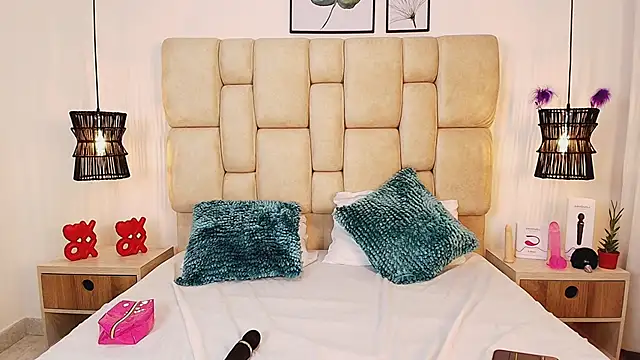 AdharaSmithh online show from 03.03.25