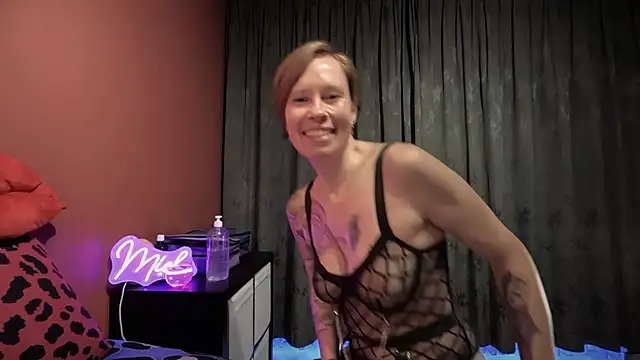 Snapshot of SexyExclusiveflower chatting on 09.30.25 SexyExclusiveflower online show from 09.30.25