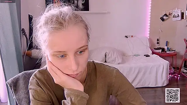 Snapshot of KatiKate chatting on 09.09.25 KatiKate online show from 09.09.25