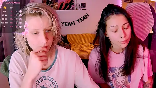 Snapshot of KatiKate chatting on 11.30.25 KatiKate online show from 11.30.25