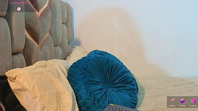 KloheCurvy online show from 11.24.25