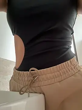 SophieRaily  online show from 02.20.25